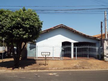 Alugar Casas / Padrão em Olímpia. apenas R$ 190.000,00