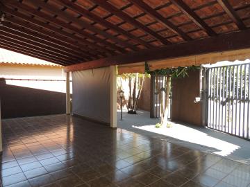 Alugar Casas / Padrão em Olímpia. apenas R$ 1.350,00