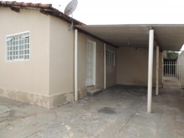 Alugar Casas / Padrão em Olímpia. apenas R$ 750,00